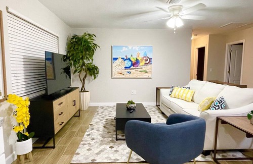 Bradenton Villa | Executive 2-Bedroom Villa near Downtown Bradenton