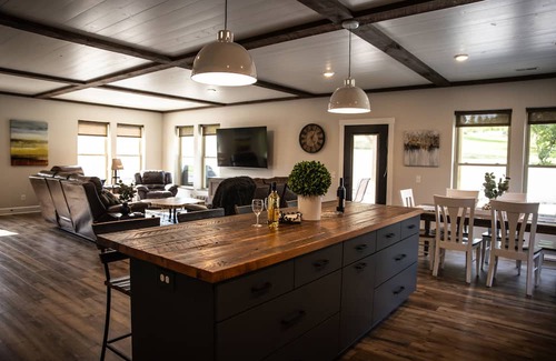 Somerdale House | 2 unit in Amish Country Spacious Lodge in Sugarcreek