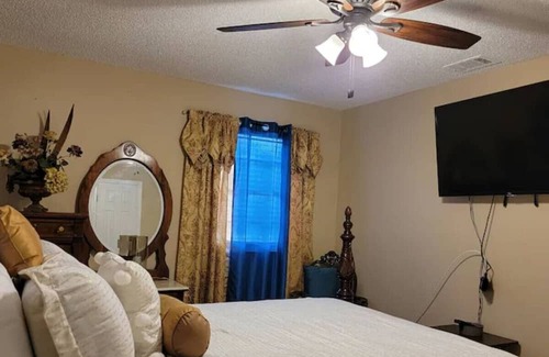 Garden City House | 93) Entire 4 bedroom home with fenced yard!