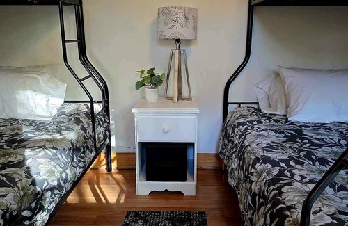 Royal House | Cute Cabin Feel, minutes from Lake Quachita