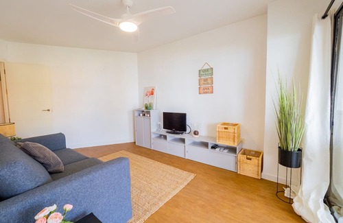 Mezquitilla Apartment | Cubo's Estudio Pepa Luna Algarrobo Beach / air conditioning / community pool / close to beach