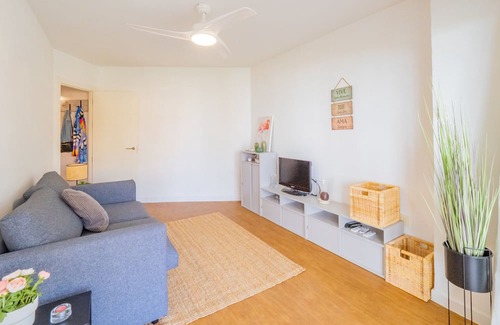 Mezquitilla Apartment | Cubo's Estudio Pepa Luna Algarrobo Beach / air conditioning / community pool / close to beach