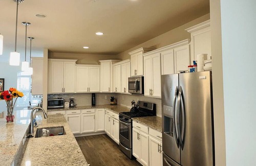 Gambrills House | Charming 3-bedroom 3.5 bath townhome in delightful Gambrills