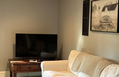 Summerville Cottage | Cozy cottage in the country, just minutes from beautiful downtown Charleston.