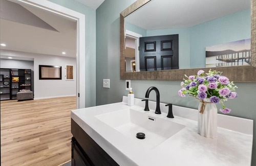 Bellevue House | Cozy 1-bedroom- SHARED in the house in peaceful Bellevue