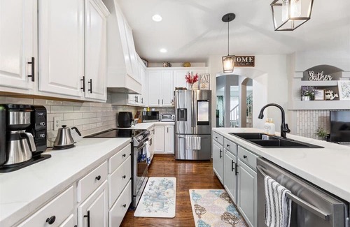 Bellevue House | Cozy 1-bedroom- SHARED in the house in peaceful Bellevue