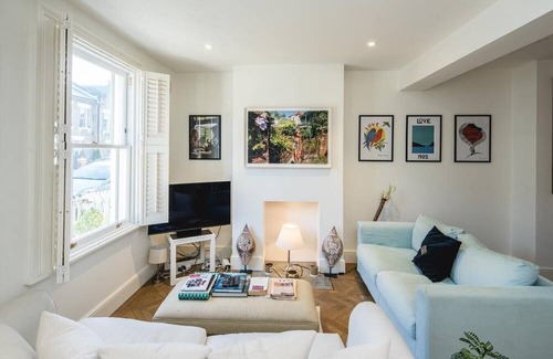 Queen's Park Cottage | Luxury 2BD Cottage stones throw from Notting Hill