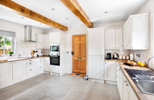 Storwood House | ASHLEY COTTAGE, pet friendly, with open fire in Seaton Ross
