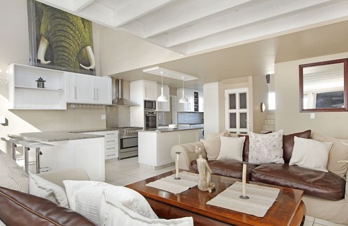 Calypso Beach House | Blue Lagoon 2 - Two Bedroom House, Sleeps 4