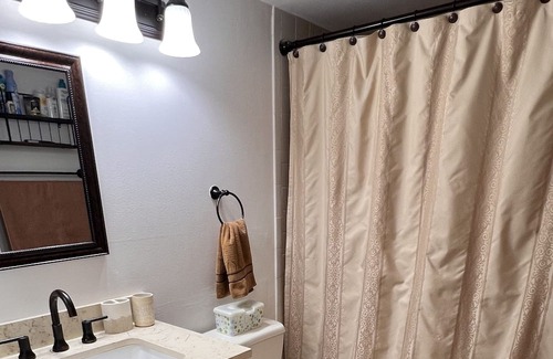 East Lake Condo | Cozy condo in a quiet neighborhood near the beach