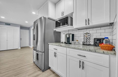 Decatur House | NEW! Modern Luxury w/ Pool Table 3BR|5BD Sleeps 10