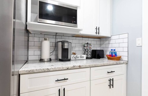 Decatur House | NEW! Modern Luxury w/ Pool Table 3BR|5BD Sleeps 10