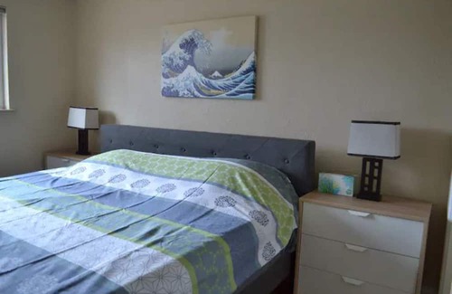 Jefferson Park House | By MileHigh/Pepsi Cntr, Parking, W/D, King bd, AC