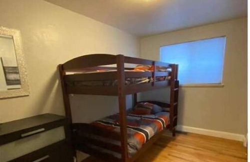 Jefferson Park House | Sleeps 6, Near MileHigh/PepsiCntr, A/C, Parking