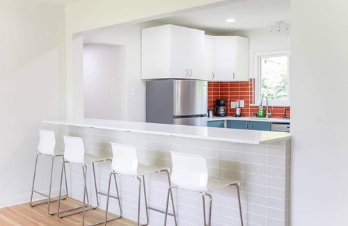 North Camellia Acres House | 60’s Beach Retreat |Mins to Beach |BBQ &Firepit