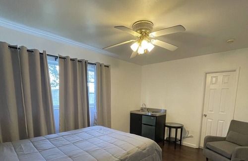 West Park Apartment | Studio/Room Near The Hard Rock Guitar Hotel In Hollywood Florida