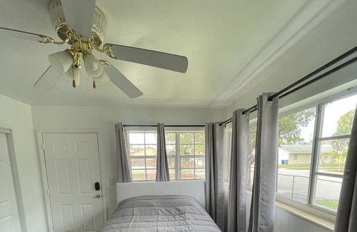 West Park Apartment | Studio/Room Near The Hard Rock Guitar Hotel In Hollywood Florida