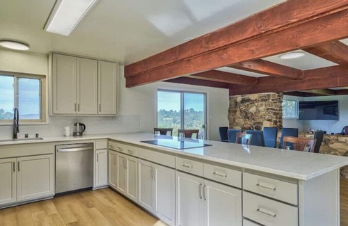 Prunedale House | Central Location, cozy 10 Acre Prunedale home - Near Monterey, Carmel, & moren