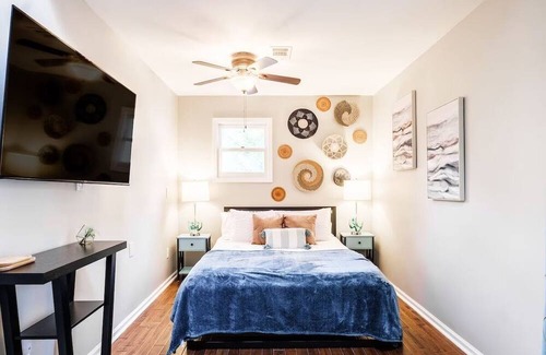 Waleska House | Lakefront -Heated Pool -EV Charger -Private Dock -Fire Pit -Kayaks -Game Room