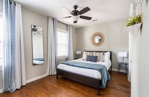 Waleska House | Lakefront -Heated Pool -EV Charger -Private Dock -Fire Pit -Kayaks -Game Room