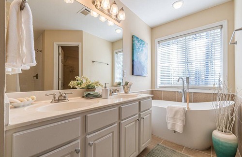 Cumming House | Bay Retreat at Lanier - Near public boat ramp - 30-day minimum but all Inq welc