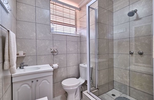 Amanzimtoti Apartment | Escape to Paradise at in Amanzimtoti