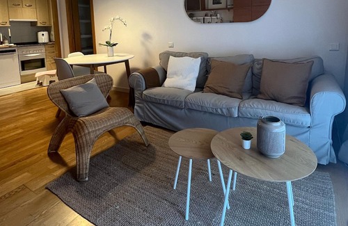 Sant Andreu de Palomar Apartment | Modern studio near metro 5 minutes from La Maquinista Great lighting and balcony