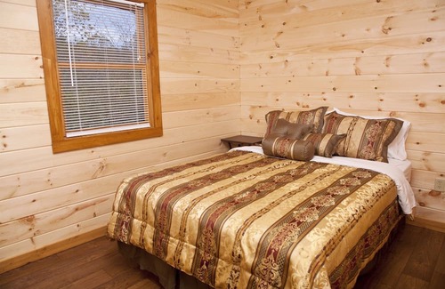Equality Cabin | 2 BR Hot Tub Cabin- Closest Cabins to Garden of the Gods-Shawnee National Forest