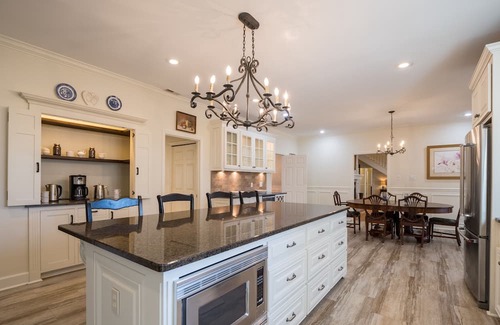 Valdosta House | Private Estate: 15 Acres, Lap Pool, 6,000 Sqft, Pond, Sleeps 15