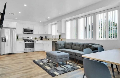 Pico-Union House | Luxe DTLA home w/ secure parking