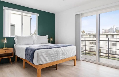 Vernon House | Spacious DTLA Home with rooftop