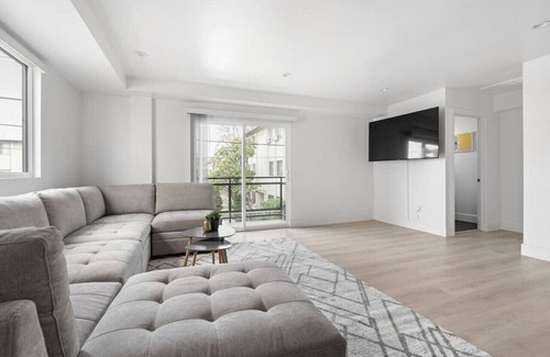 Vernon House | Spacious DTLA Home with rooftop