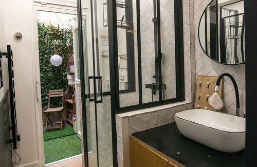 Grenelle Apartment | Holiday Apartment "Luxury Eiffel" with Private Terrace & Wi-Fi