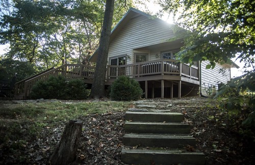 Carbondale Cabin | Hot Tub Cabin- In the Heart of Shawnee Wine Trail