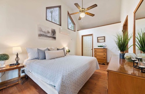 Blairsville Cabin | 8 Cabins! Entire Campground w/ Event Lawn* Sleep30