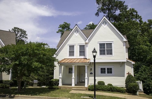 Norfolk Cottage | 1 BD Cottage at Kings Creek