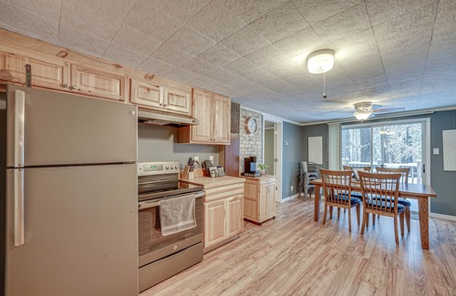 Baldwin Cabin | Charming Baldwin Cabin w/Fenced Yard + Fire Pit!