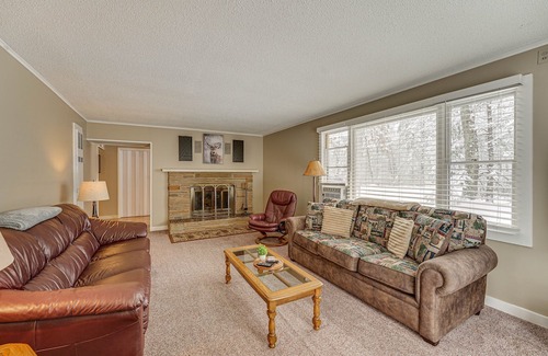 Baldwin Cabin | Charming Baldwin Cabin w/Fenced Yard + Fire Pit!