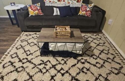 Hernando Cottage | Cottage slps 4, w-hot tub, ice mach, washer/Dryer,kitchenette with appliances.