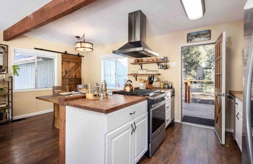 Pine Mountain Club Cabin | Spacious Home! Private Master and unique Gameroom