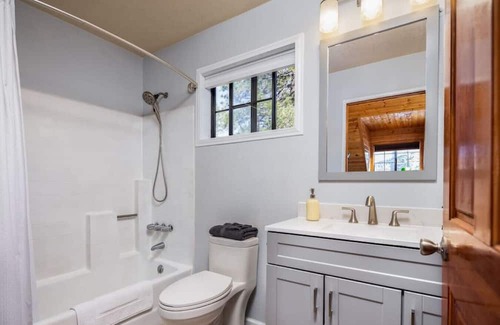 Pine Mountain Club Cabin | Spacious Home! Private Master and unique Gameroom