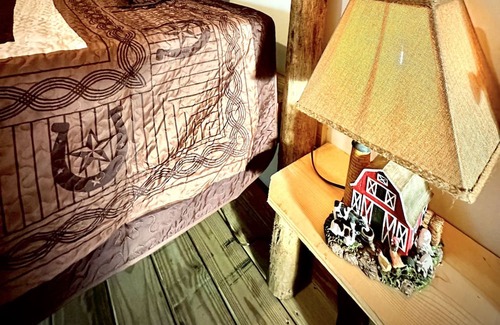 Braden River Other | Farmhouse Retreat. Quiet country cabin just minutes from Siesta Key & TerraNova