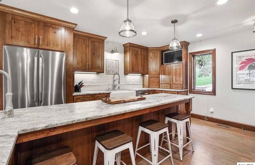 Howard House | Comfortable Lakefront Home with beautiful dock on Apple Valley Lake, Ohio.