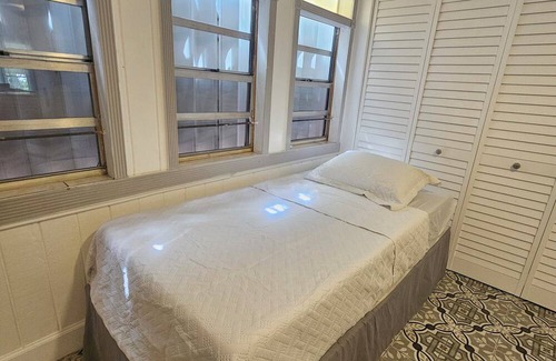 Hallandale Beach Villa | Cozy 3-Bedroom House-13min from the beach