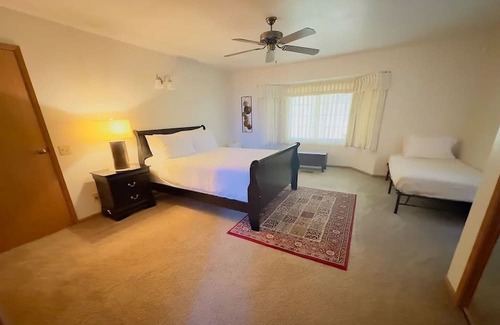 Willow Creek House | Cozy beautiful custom home