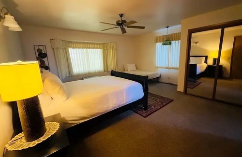 Willow Creek House | Cozy beautiful custom home