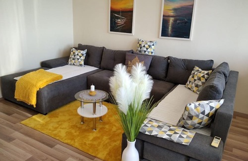 Sibenik Apartment | Two bedroom apartment with balcony and sea view Šibenik (A-22002-a)