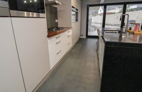 Froncysyllte Cottage | 7 WOODLANDS GROVE, pet friendly, with open fire in Froncysyllte