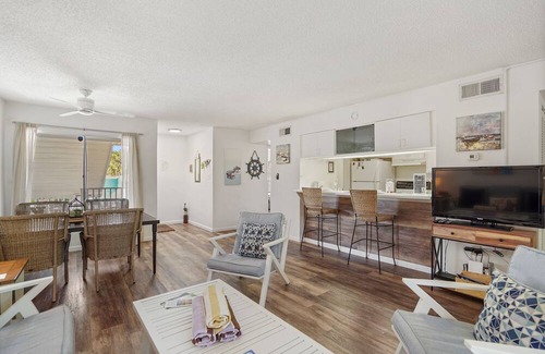 Bayview Condo | Bermuda Bay St. Petersburg Pool waterfront 2/2