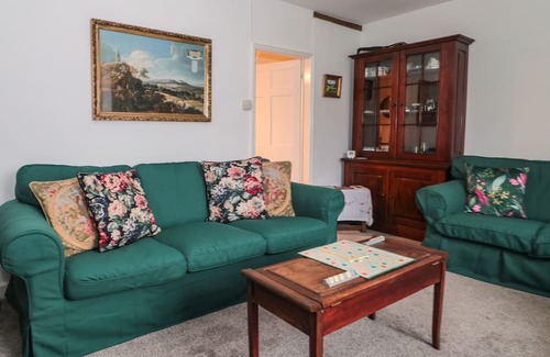 Montacute House | TWO TOWERS COTTAGE, character holiday cottage in Montacute